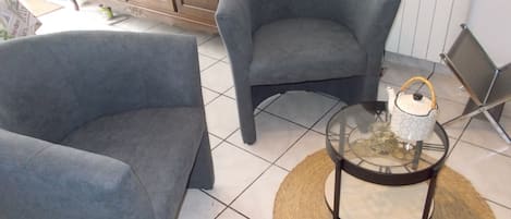 تلفزيون، كُتُب، ستيريو