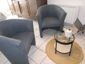 Télévision, livres, chaîne hi-fi