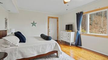 5 habitaciones, tabla de planchar con plancha, wifi y ropa de cama