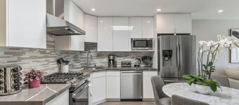 Luxury 7BR Home Near SFO w/Parking