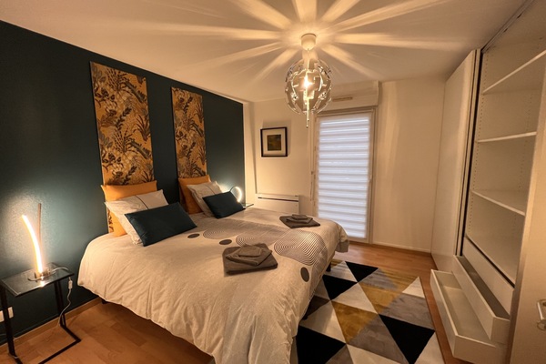 3 Schlafzimmer, Schreibtisch, schallisolierte Zimmer