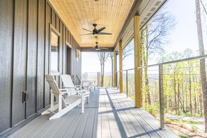 Terrace/patio - Luxury Mountain Escape (Hendersonville)
