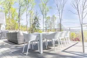 Outdoor dining - Luxury Mountain Escape (Hendersonville)