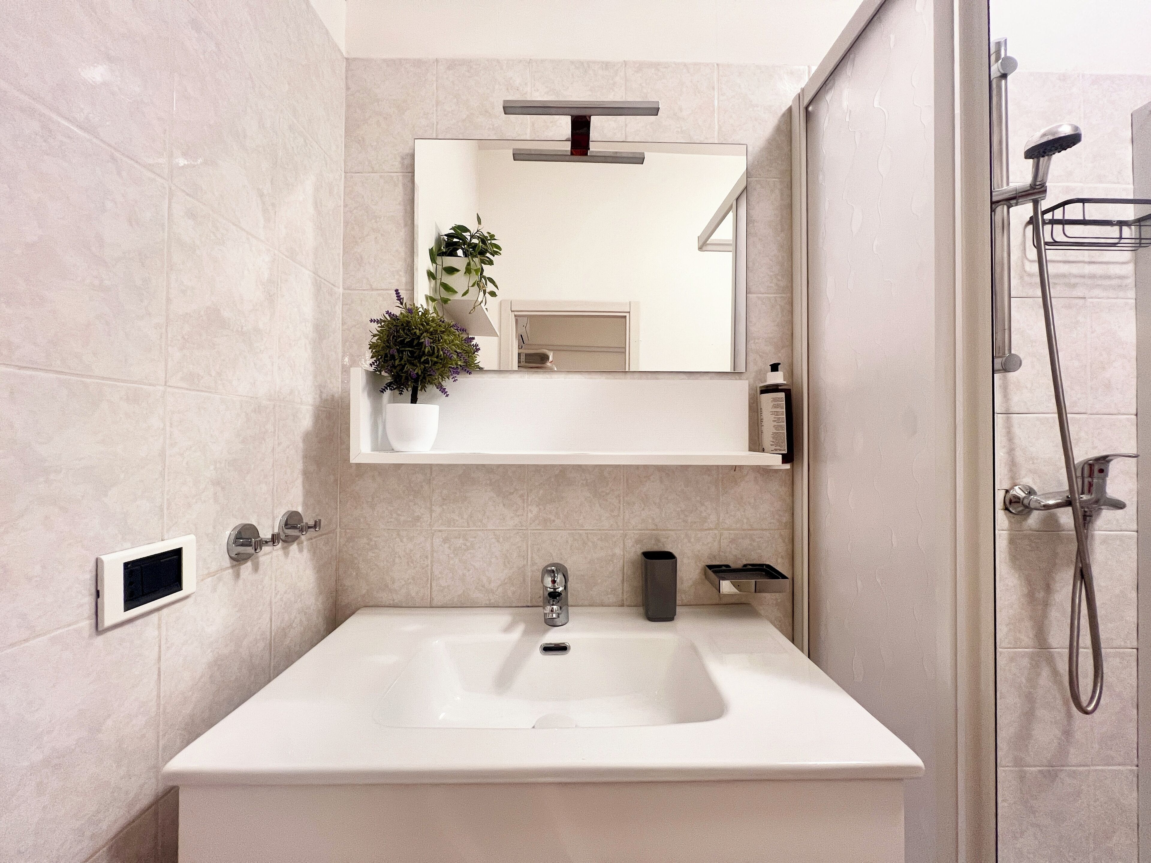 City-Apartment | Badezimmer | Dusche, Haartrockner, Bidet, Handtücher