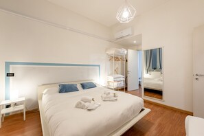 1 Schlafzimmer, hochwertige Bettwaren, Daunenbettdecken