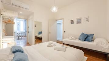 1 Schlafzimmer, hochwertige Bettwaren, Daunenbettdecken