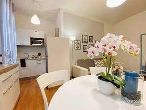 Full-sized fridge, microwave, oven, stovetop - Mazzini 12, Rapallo (Rapallo)