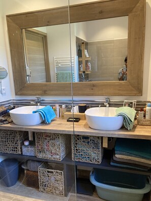 Douche, séchoir à cheveux