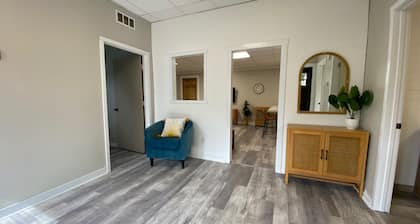 Updated spacious 2 br Flat