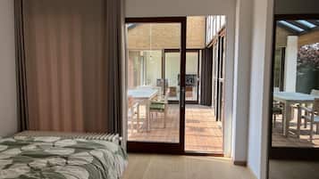 2 slaapkamers, een strijkplank/strijkijzer, gratis wifi, beddengoed