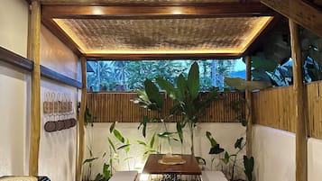 Villa | Dining room
