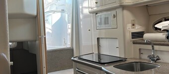 Luxurious mini yacht on Lake Norman