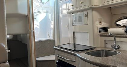 Luxurious mini yacht on Lake Norman