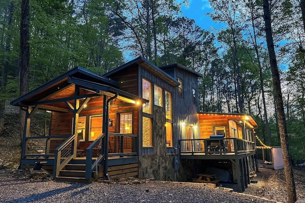 “We absolutely loved this cabin. Five stars across the board.” -Rebecca"
