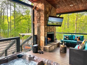 Property grounds - North GA Relaxing Chic Cabin w/ Resort Amenities (Ellijay)