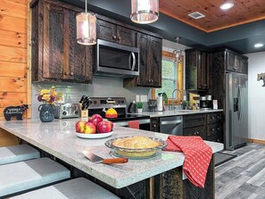 Fridge, microwave, oven, stovetop - North GA Relaxing Chic Cabin w/ Resort Amenities (Ellijay)