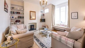 A living room with a sofa, armchairs, a coffee table, and a bookshelf. - No 12. Southwold (Southwold)