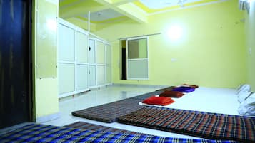 Standard Shared Dormitory | Laptop workspace, soundproofing, free WiFi, bed sheets