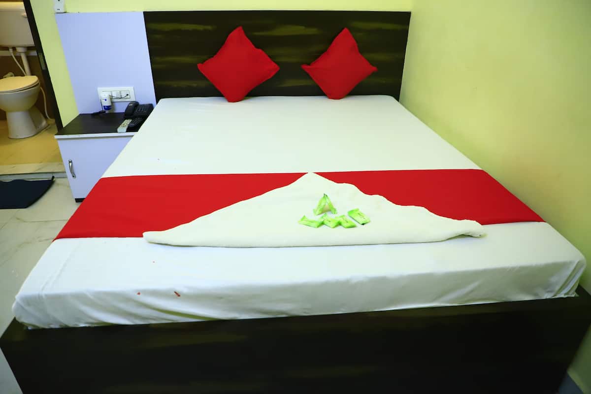 Standard Room | Laptop workspace, soundproofing, free WiFi, bed sheets