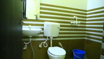 Standard Shared Dormitory | Bathroom | Shower, free toiletries, bidet, towels