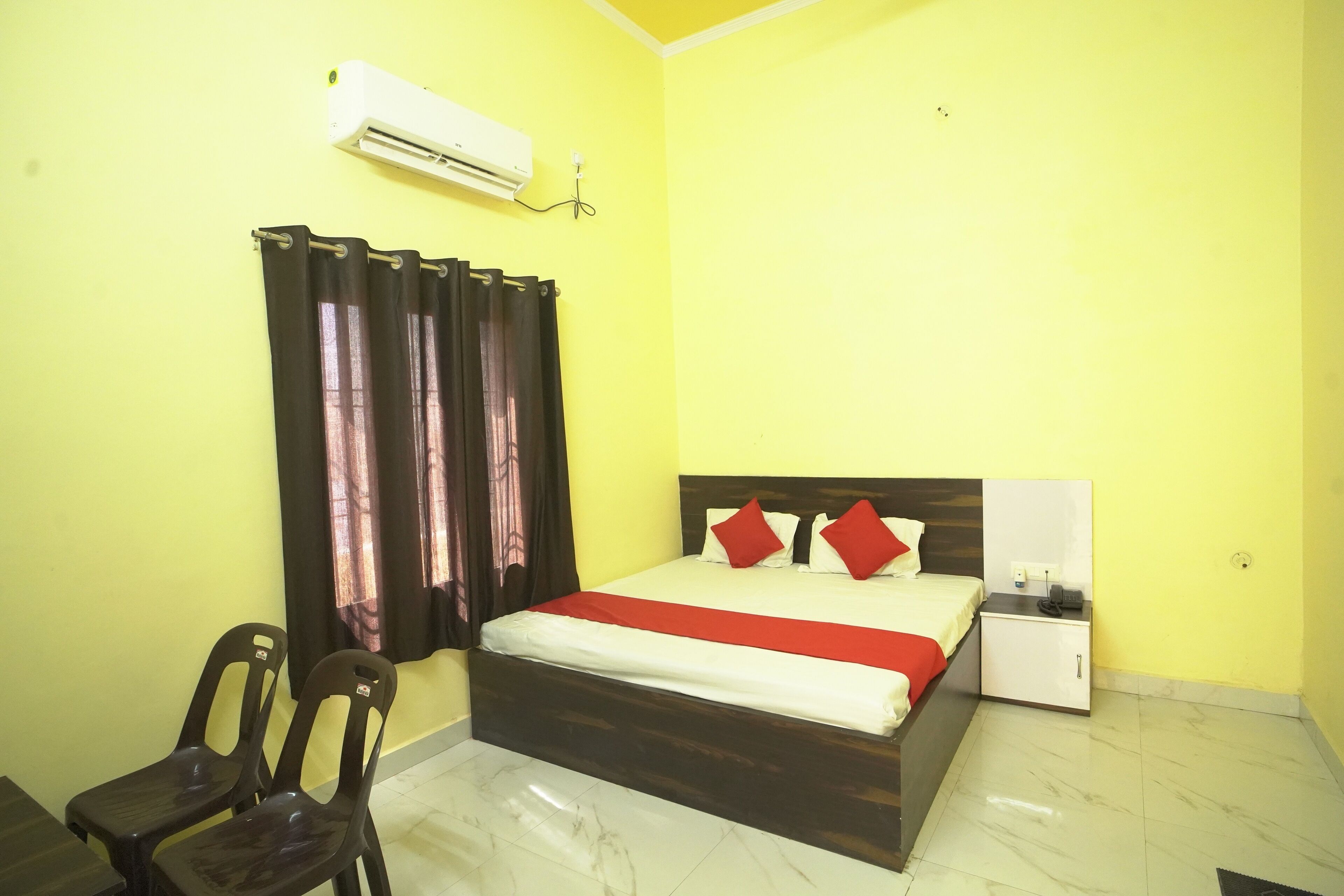 Laptopgeeigneter Arbeitsplatz, schallisolierte Zimmer, kostenloses WLAN