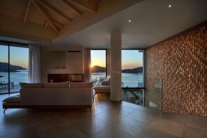 Télévision, cheminée