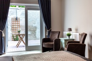 Habitación senior con 1 cama matrimonial o 2 individuales | Vista desde la habitación