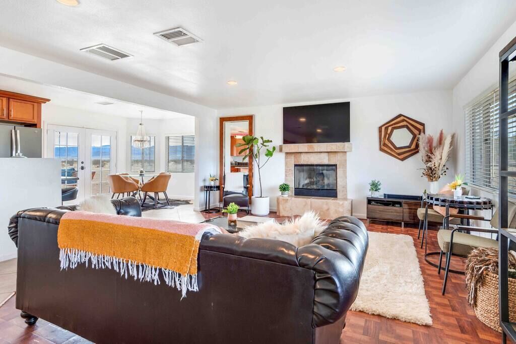 TV, fireplace, stereo, offices