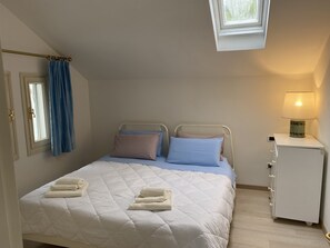 2 室のベッドルーム、デスク、アイロン / アイロン台、WiFi (無料)