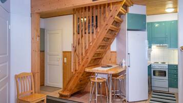 Fridge, microwave, dishwasher, cookware/dishes/utensils