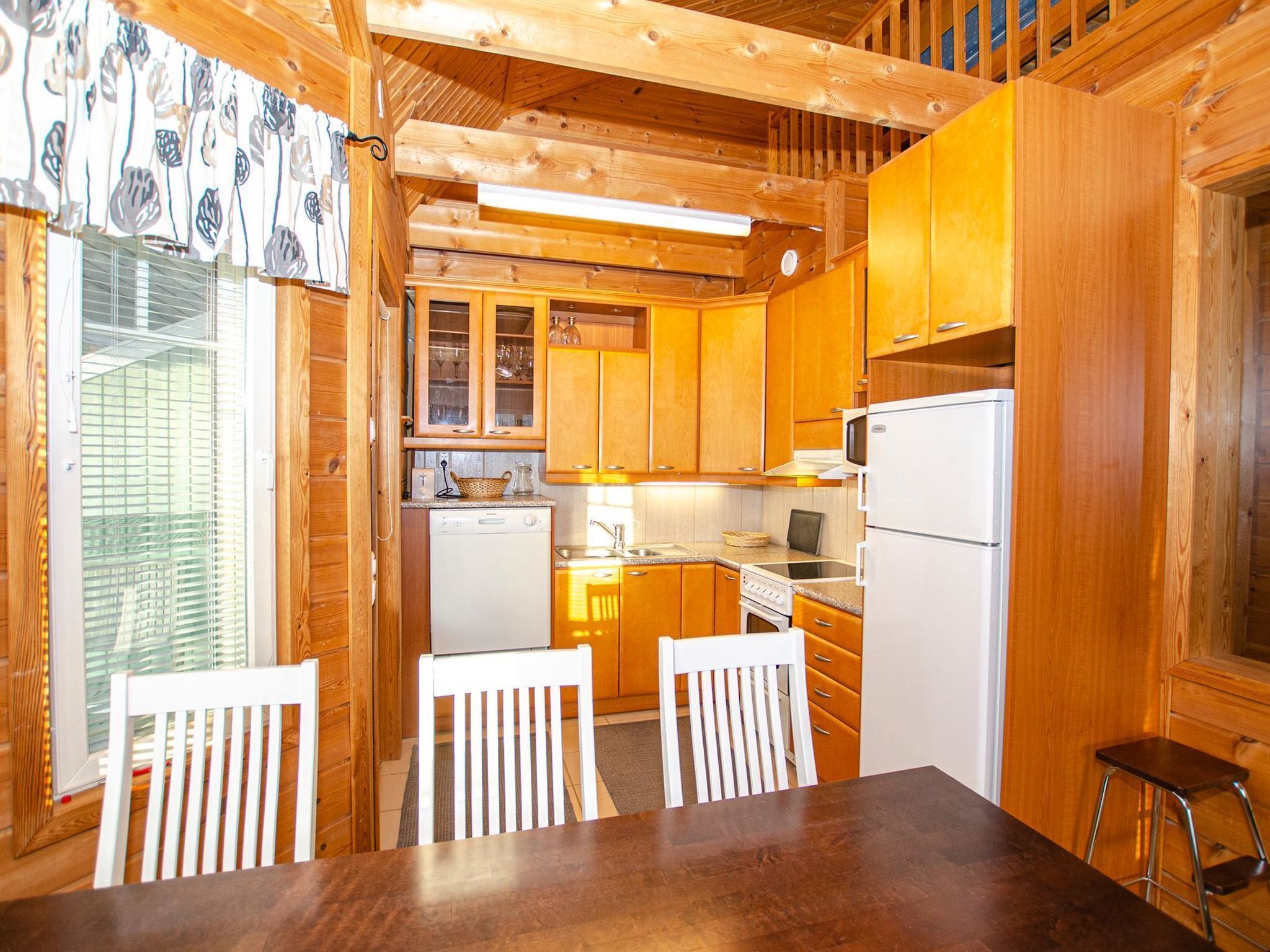 Fridge, microwave, dishwasher, cookware/dishes/utensils