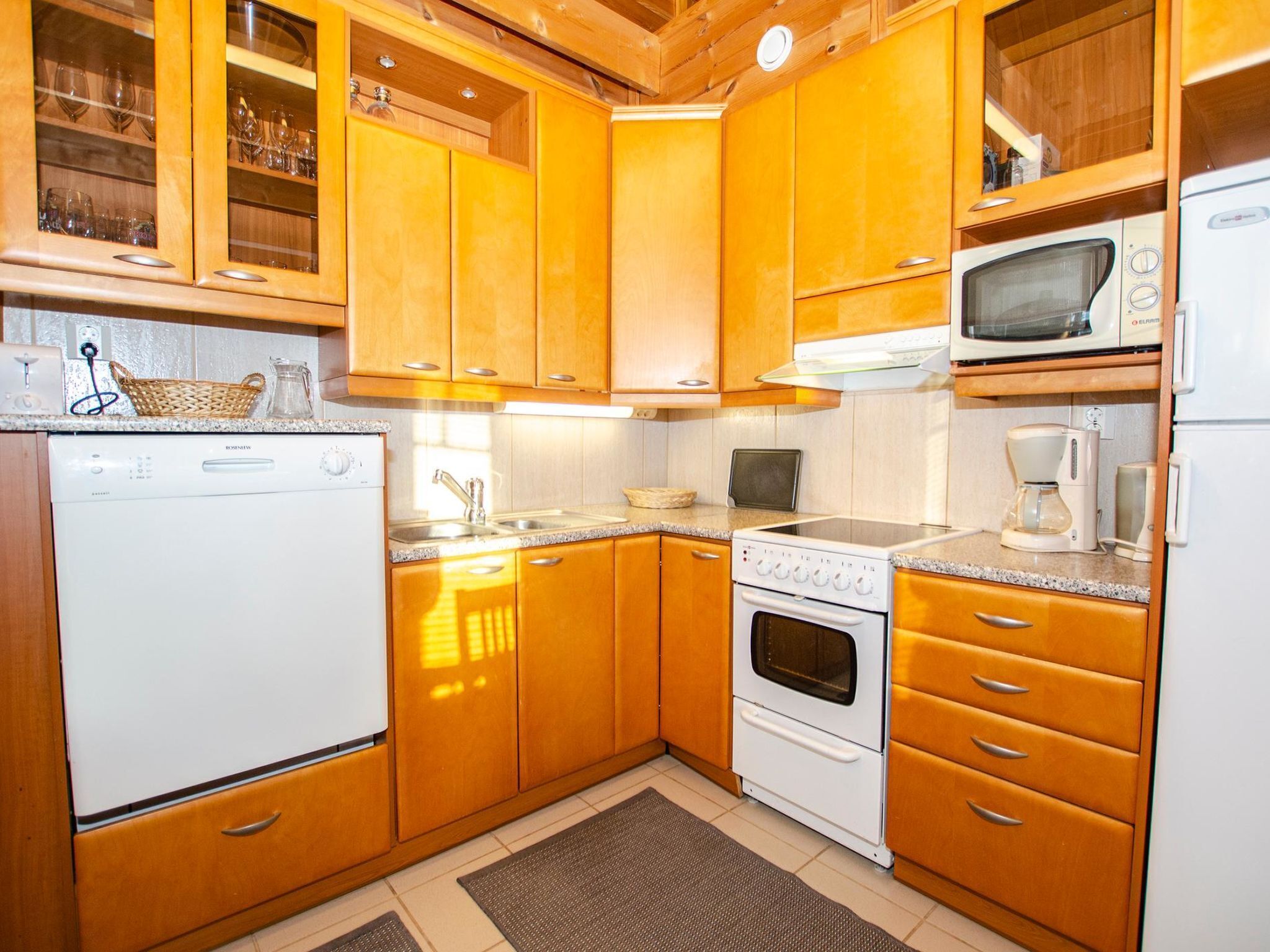 Fridge, microwave, dishwasher, cookware/dishes/utensils