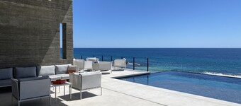 Beautiful Modern Brand New 5 Bedroom House on Private Beach