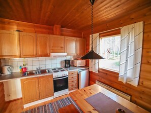 Fridge, microwave, cookware/dishes/utensils - Mäkitupa 1 by Interhome (Kuusamo)