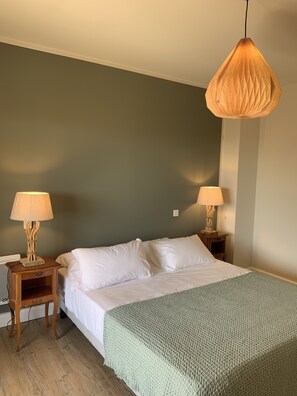 3 bedrooms, travel cot, free WiFi, bed sheets - Famous beaches 5 minutes from the house by car (Pianottoli-Caldarello)