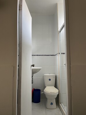 Towels, soap, toilet paper - Two blocks from the beach! apartment in Rodadero with terrace (Gaira)