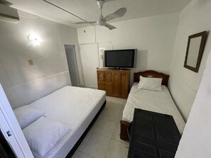 2 bedrooms, free WiFi, bed sheets - Two blocks from the beach! apartment in Rodadero with terrace (Gaira)