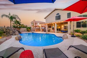 A heated pool - Amenities Galore! Heated Pool, Play Structure, Putting Green (Gilbert)