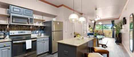 ثلاجة، ميكروويف، فرن، موقد طهي مسطح