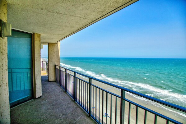 Property grounds - Oceanfront Penthouse With Rooftop Hot Tub (Garden City Beach)