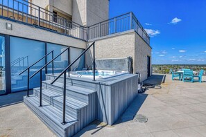 Terrace/patio - Oceanfront Penthouse With Rooftop Hot Tub (Garden City Beach)