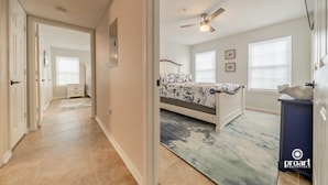 Room - Blue Dolphin - 5 minutes from the beach and close to everything! (Destin)