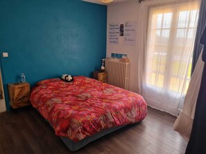4 bedrooms, WiFi, bed sheets
