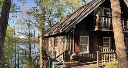 Lakefront cabin in quiet cove on Lake Hartwell