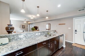 Interior - Walkable to Oakley Square-Newly Renovated-King Bed (Cincinnati)