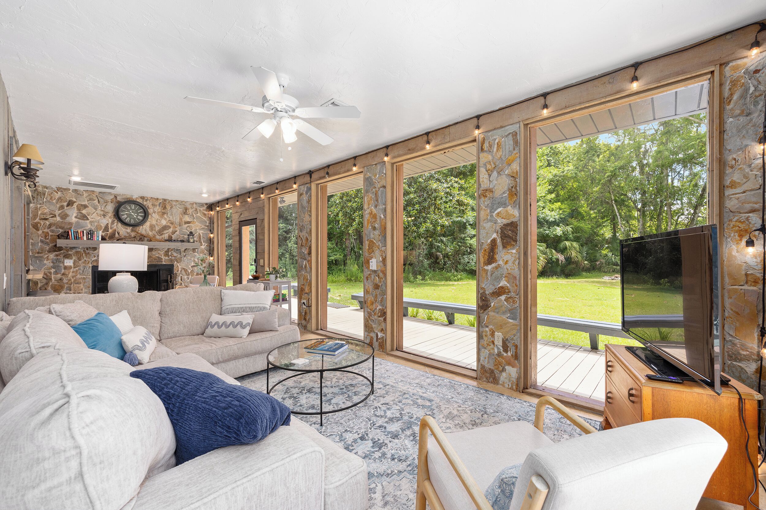 TV connectée, cheminée, imprimantes