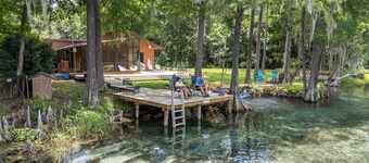 Beautiful secluded setting on the Rainbow River surrounded by state forest