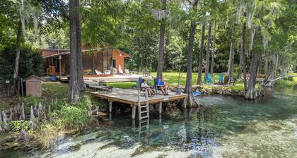 Beautiful secluded setting on the Rainbow River surrounded by state forest