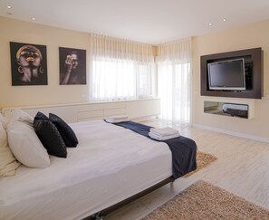 Villa | 7 slaapkamers, een kluis op de kamer, een bureau