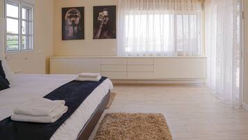 Villa | 7 bedrooms, in-room safe, desk, iron/ironing board